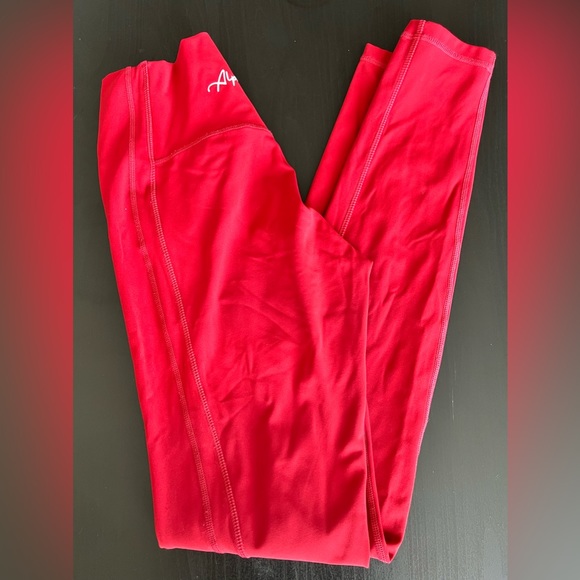 Alphalete pulse kinetic legging in red. - Picture 2 of 2